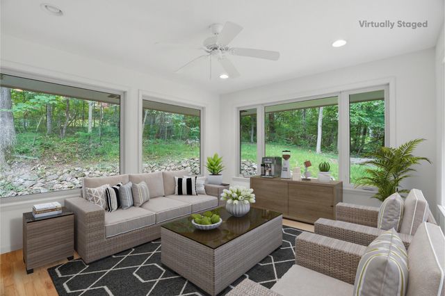 812 VALLEY CT, Columbia, MO 65203