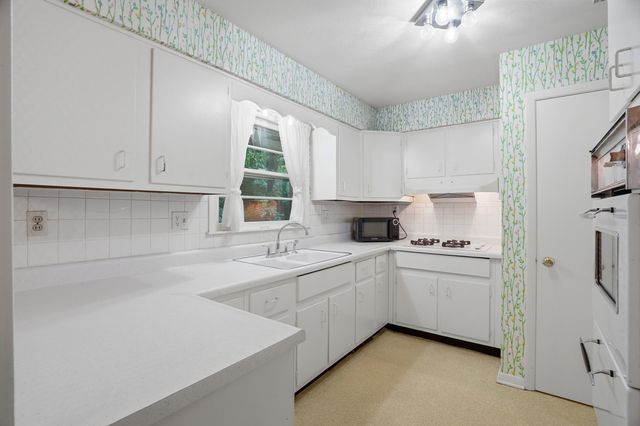 812 VALLEY CT, Columbia, MO 65203