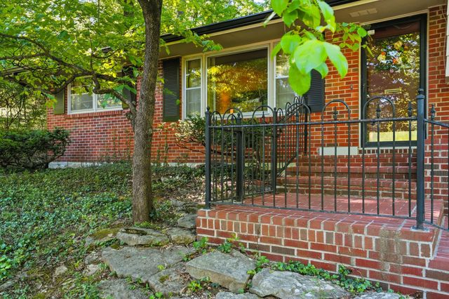 812 VALLEY CT, Columbia, MO 65203
