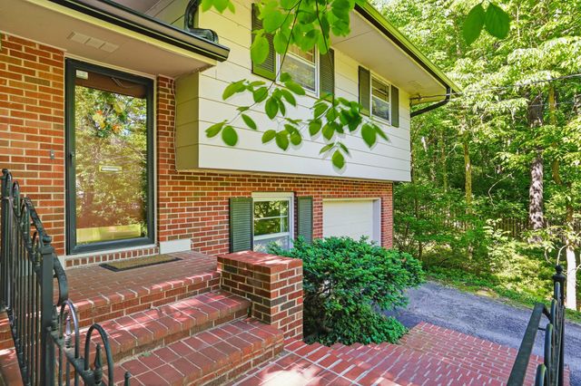 812 VALLEY CT, Columbia, MO 65203