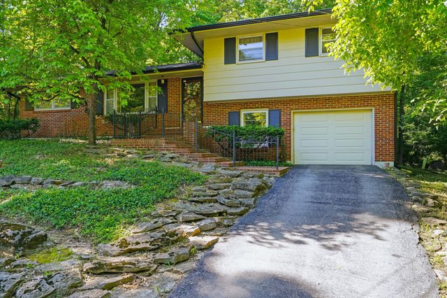 812 VALLEY CT, Columbia, MO 65203