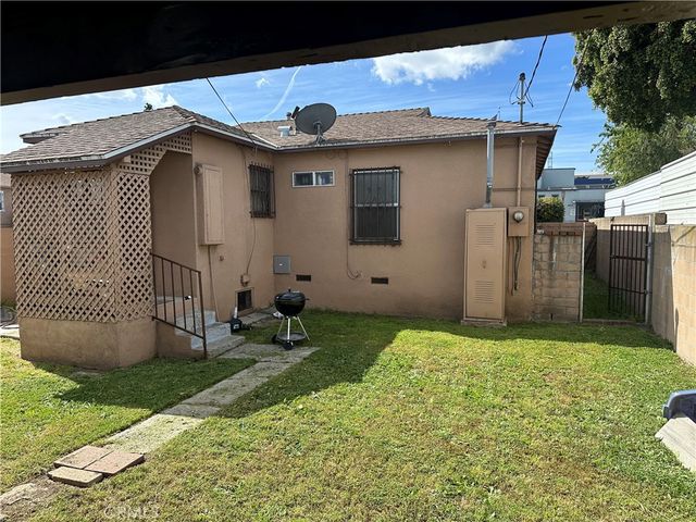 1851 W 96 Street, Los Angeles, CA 90047