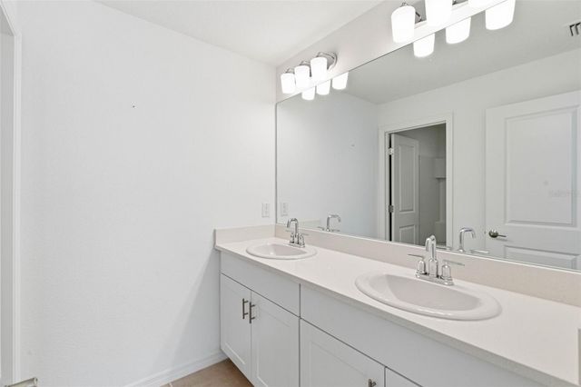 5905 LAURELCREST GLEN, Palmetto, FL 34221