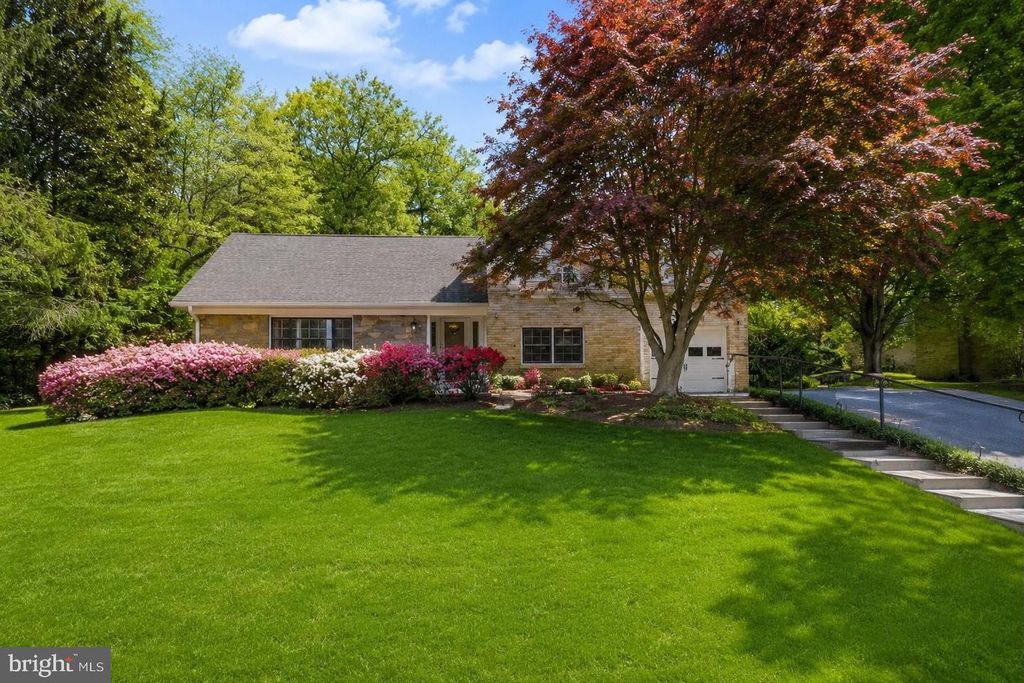 Image 1 of property listing at 7616 CARTERET RD, Bethesda, MD 20817