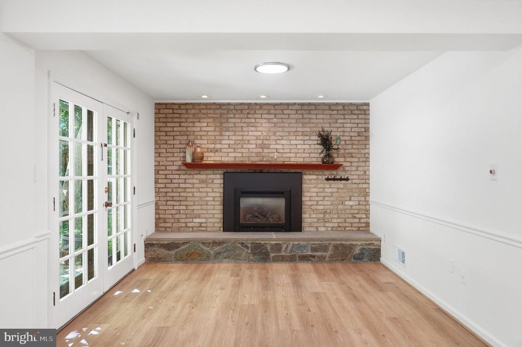 Image 13 of property listing at 7616 CARTERET RD, Bethesda, MD 20817