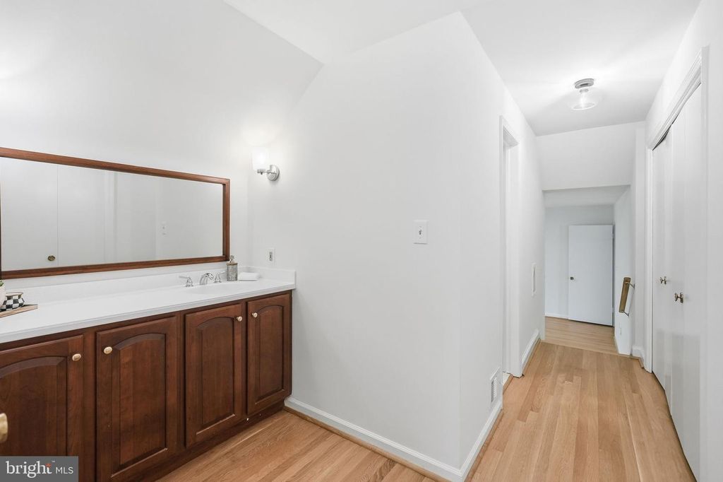 Image 16 of property listing at 7616 CARTERET RD, Bethesda, MD 20817