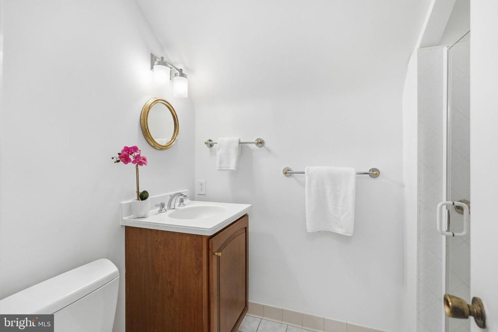 Image 17 of property listing at 7616 CARTERET RD, Bethesda, MD 20817