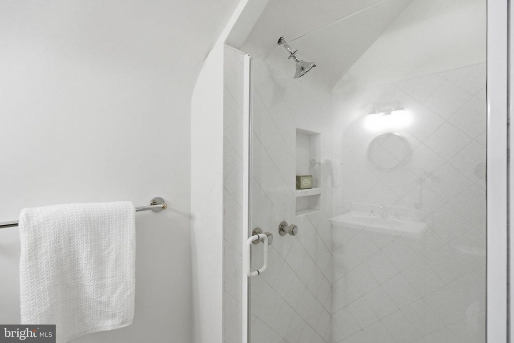 Image 18 of property listing at 7616 CARTERET RD, Bethesda, MD 20817