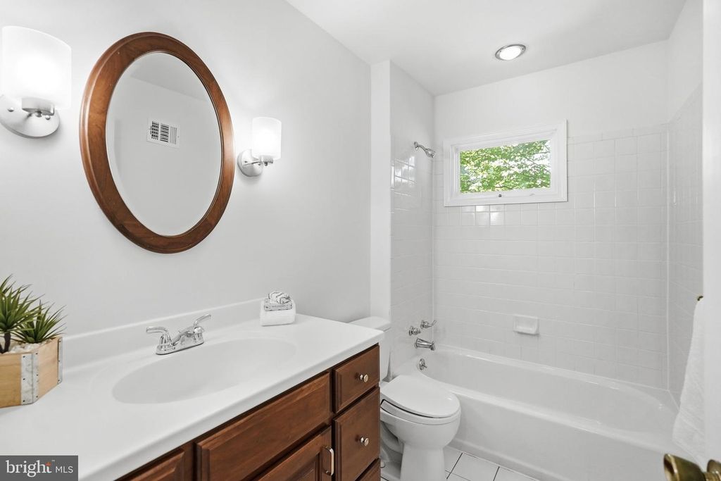 Image 23 of property listing at 7616 CARTERET RD, Bethesda, MD 20817