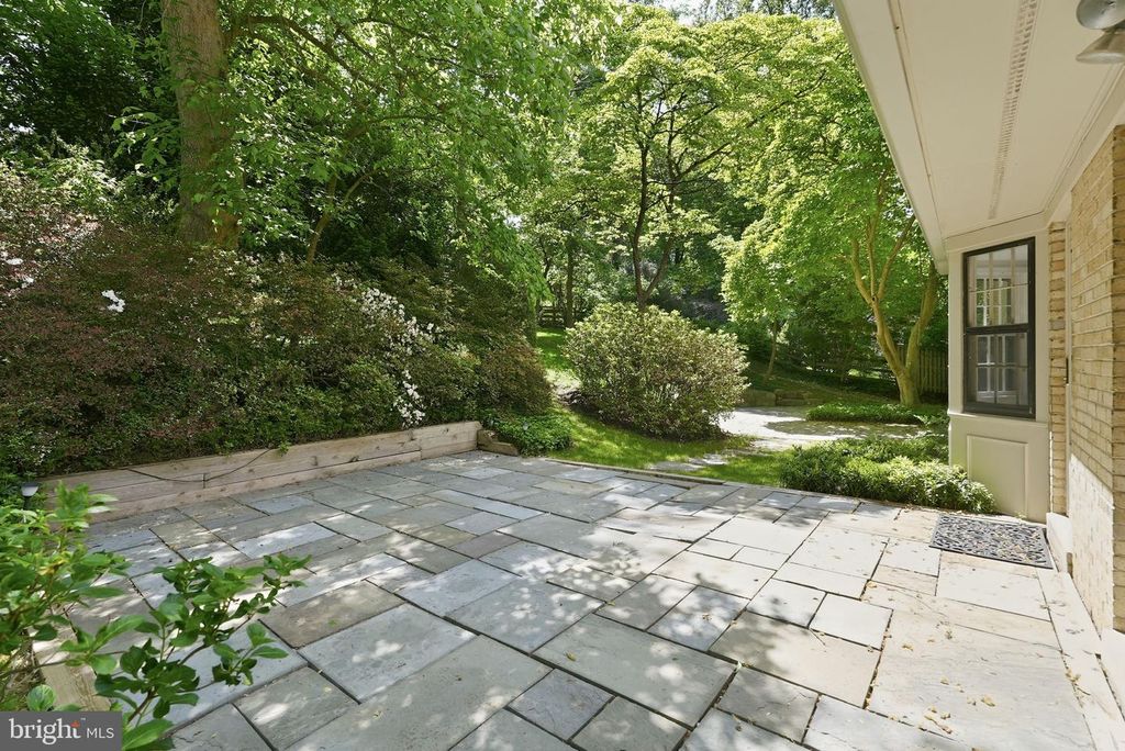 Image 30 of property listing at 7616 CARTERET RD, Bethesda, MD 20817