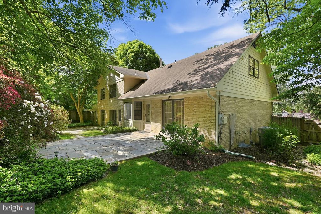 Image 31 of property listing at 7616 CARTERET RD, Bethesda, MD 20817