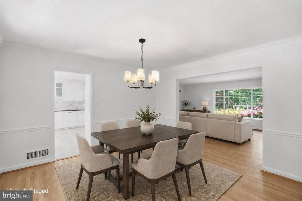 Image 6 of property listing at 7616 CARTERET RD, Bethesda, MD 20817