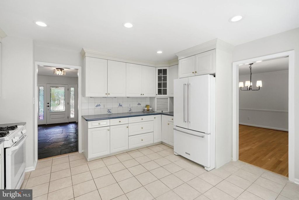 Image 8 of property listing at 7616 CARTERET RD, Bethesda, MD 20817