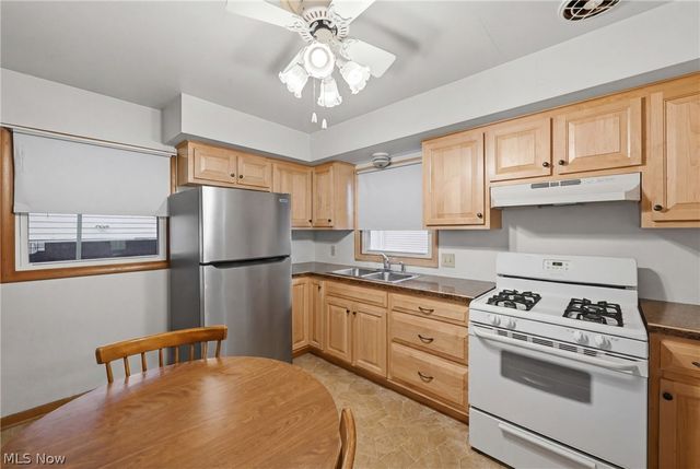 404 Elizabeth Street, Hubbard, OH 44425