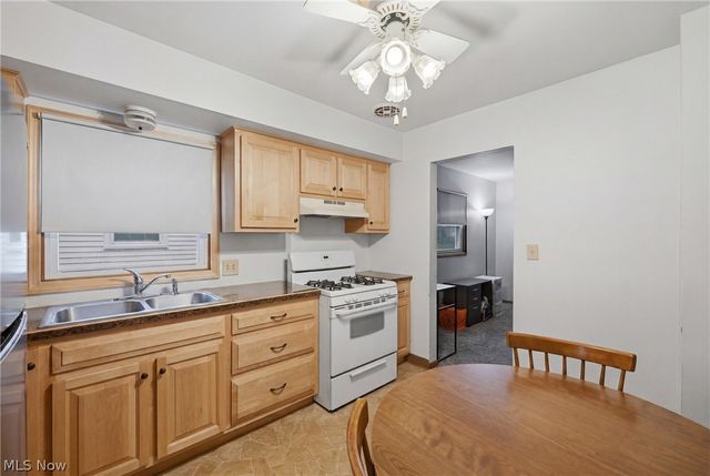 404 Elizabeth Street, Hubbard, OH 44425