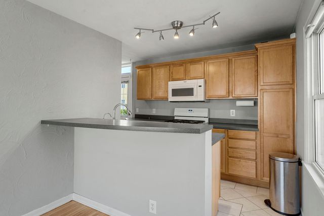 2043 Montreal Avenue, Saint Paul, MN 55116