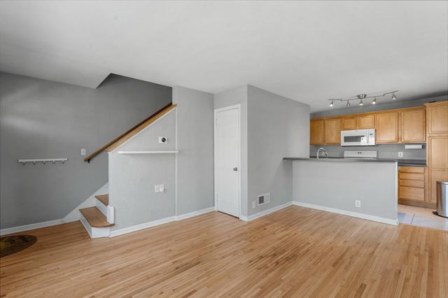 2043 Montreal Avenue, Saint Paul, MN 55116