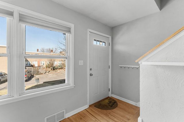 2043 Montreal Avenue, Saint Paul, MN 55116