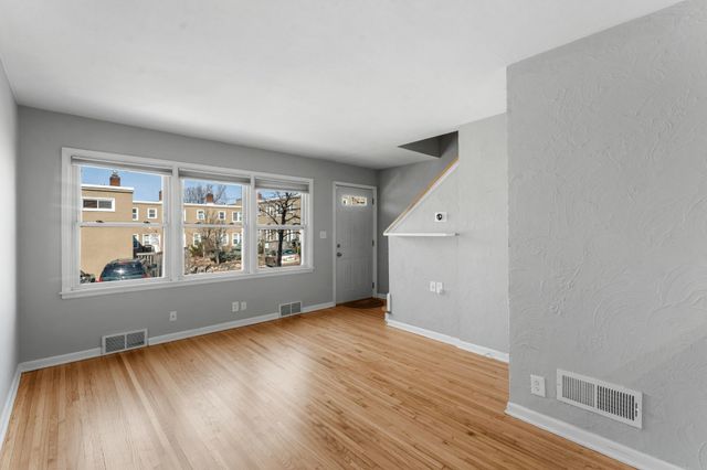 2043 Montreal Avenue, Saint Paul, MN 55116