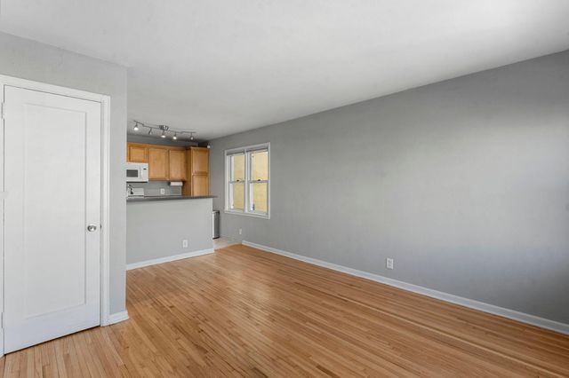 2043 Montreal Avenue, Saint Paul, MN 55116