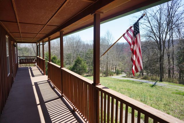 2300 Bear Creek Rd, Vanleer, TN 37181