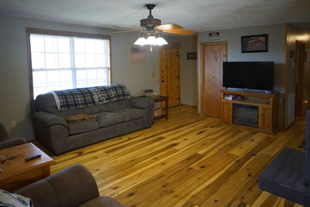 2300 Bear Creek Rd, Vanleer, TN 37181