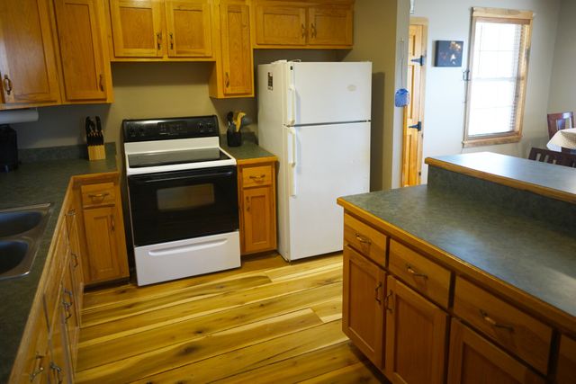 2300 Bear Creek Rd, Vanleer, TN 37181