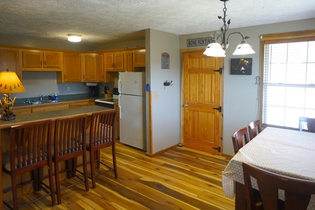 2300 Bear Creek Rd, Vanleer, TN 37181