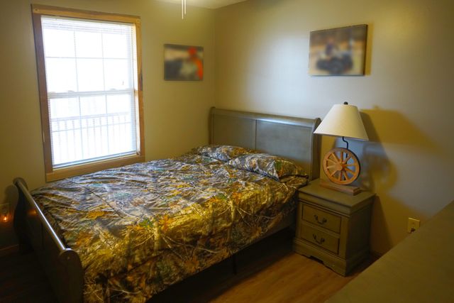 2300 Bear Creek Rd, Vanleer, TN 37181