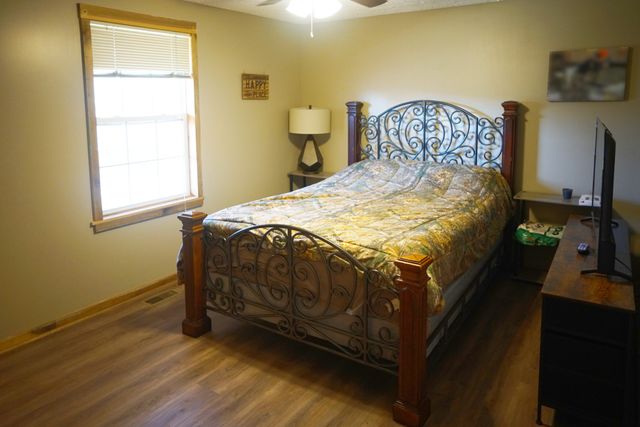 2300 Bear Creek Rd, Vanleer, TN 37181