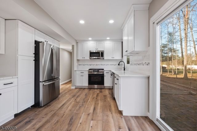 35 Crown Rd, Franklin Twp., NJ 08873