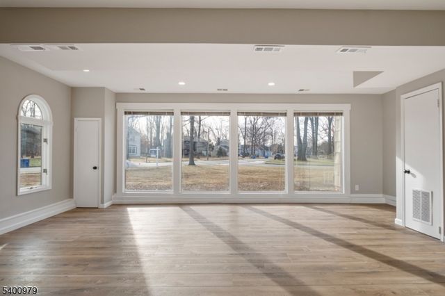 35 Crown Rd, Franklin Twp., NJ 08873