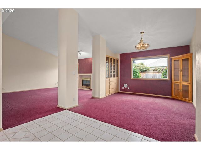 812 MARILYN Ct, Springfield, OR 97477