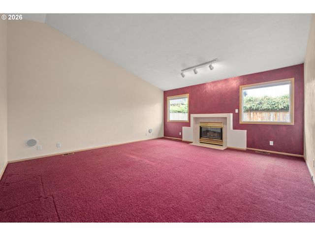 812 MARILYN Ct, Springfield, OR 97477