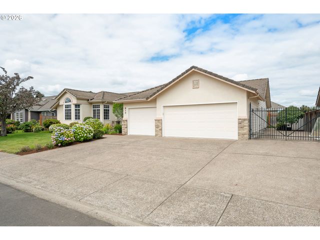 812 MARILYN Ct, Springfield, OR 97477
