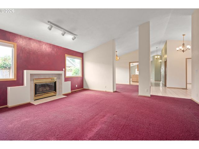 812 MARILYN Ct, Springfield, OR 97477