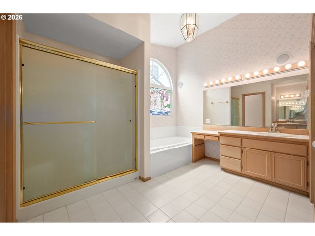812 MARILYN Ct, Springfield, OR 97477