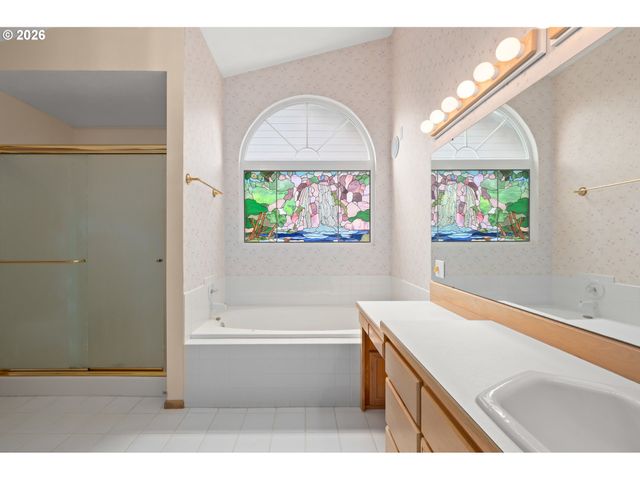 812 MARILYN Ct, Springfield, OR 97477
