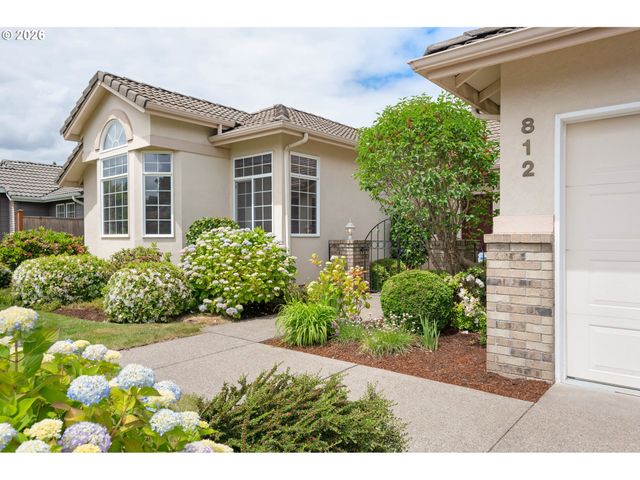 812 MARILYN Ct, Springfield, OR 97477