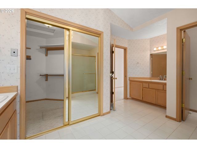 812 MARILYN Ct, Springfield, OR 97477