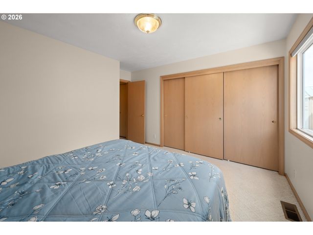 812 MARILYN Ct, Springfield, OR 97477
