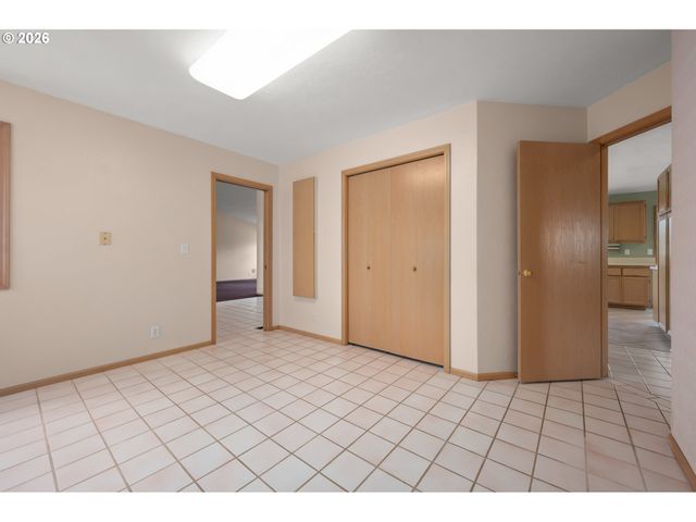 812 MARILYN Ct, Springfield, OR 97477