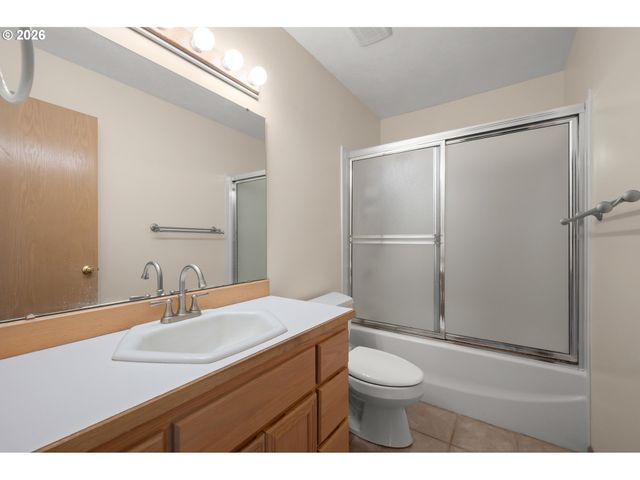 812 MARILYN Ct, Springfield, OR 97477