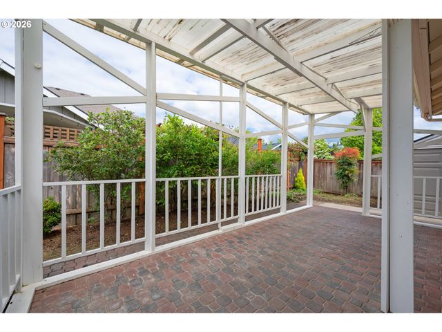 812 MARILYN Ct, Springfield, OR 97477