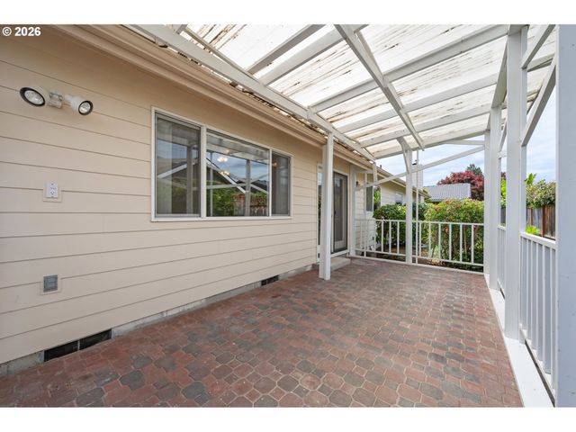 812 MARILYN Ct, Springfield, OR 97477