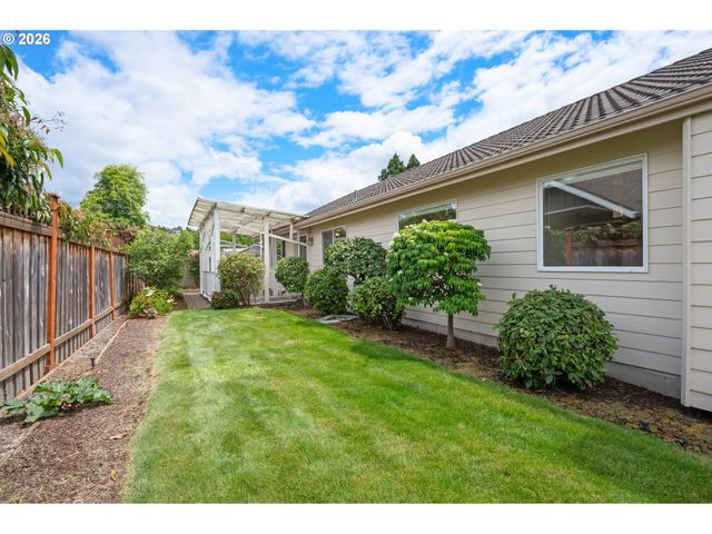 812 MARILYN Ct, Springfield, OR 97477