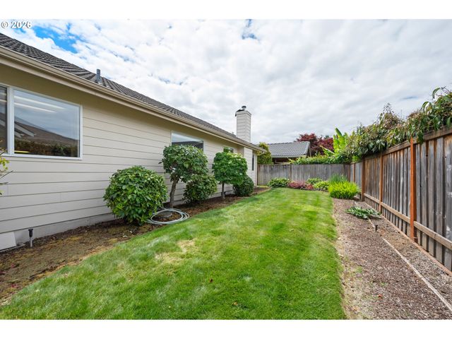 812 MARILYN Ct, Springfield, OR 97477