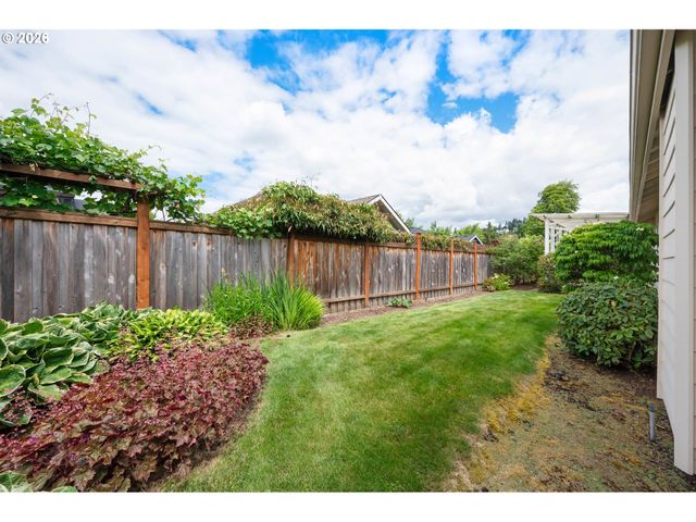 812 MARILYN Ct, Springfield, OR 97477