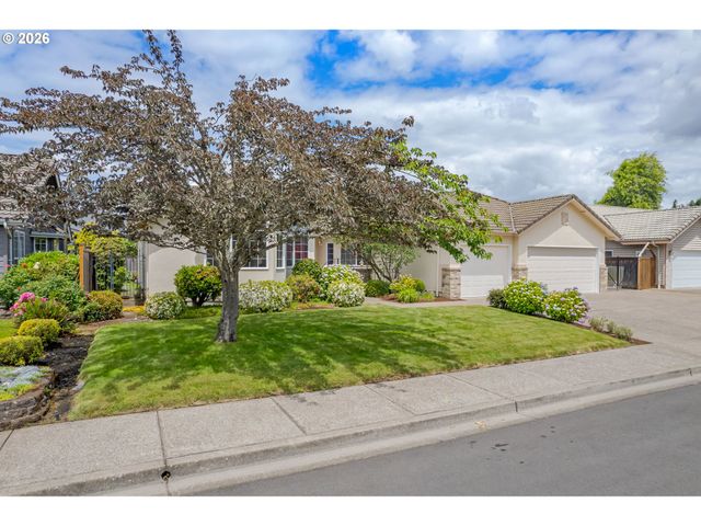 812 MARILYN Ct, Springfield, OR 97477