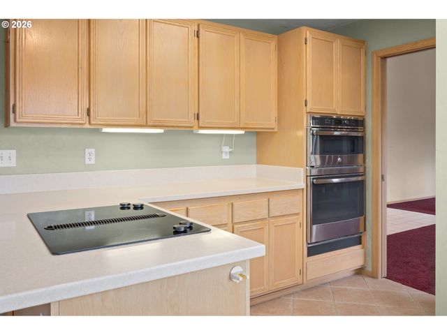 812 MARILYN Ct, Springfield, OR 97477